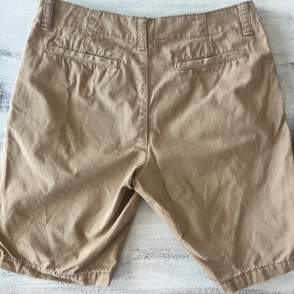 Old Navy "Lived-In Straight" Men's shorts - Picture 2 of 3